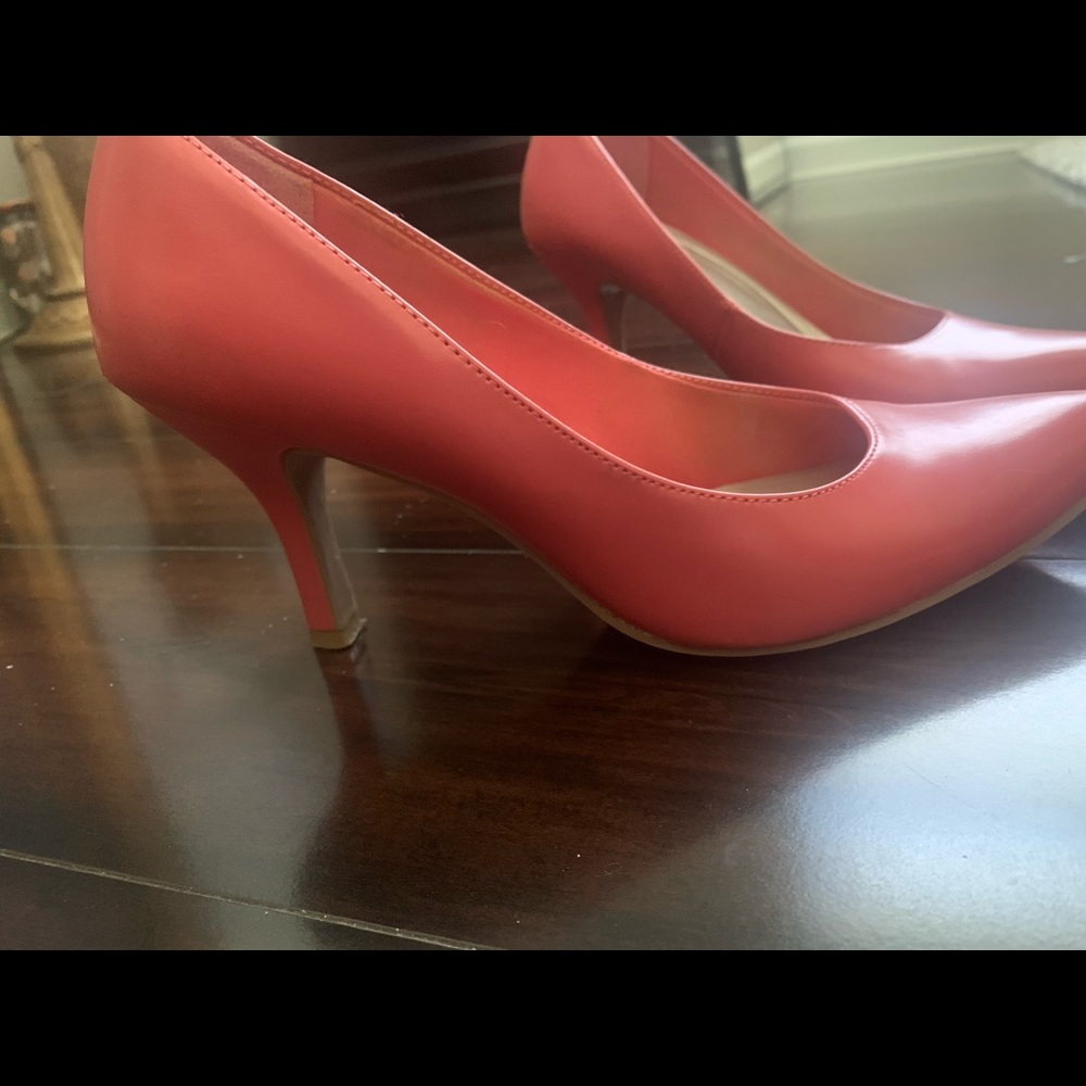 Size 7.5 comfort plus heels